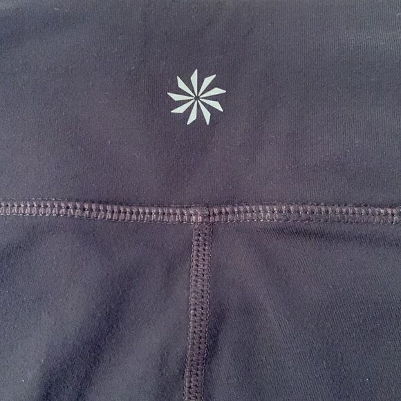 Athleta Cropped Capri Leggings w/ Back Slits Size M - Picture 10 of 11